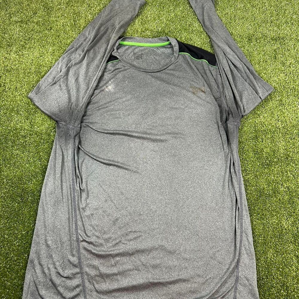 Tapout Men's Grey and Silver T-shirt